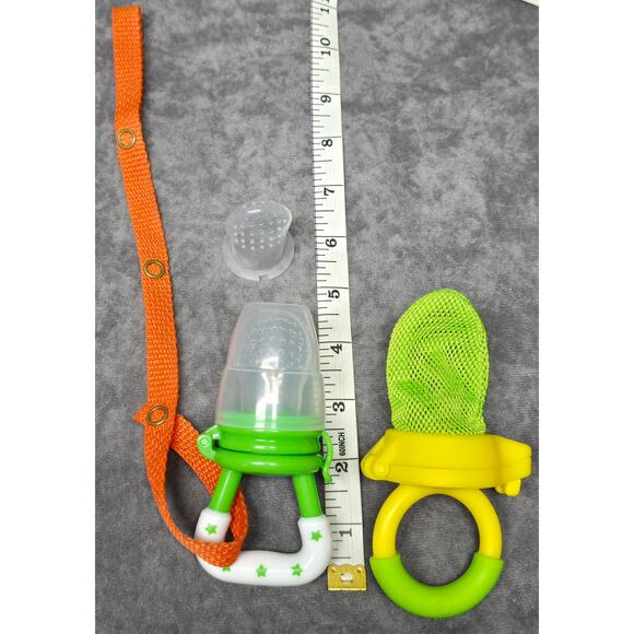 Munchkin Baby Fresh Food Feeder & Fruit Nibbler with Strap Teething Toy - Picture 5 of 5